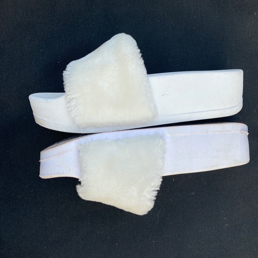 Fuzzy White Slides - image 6